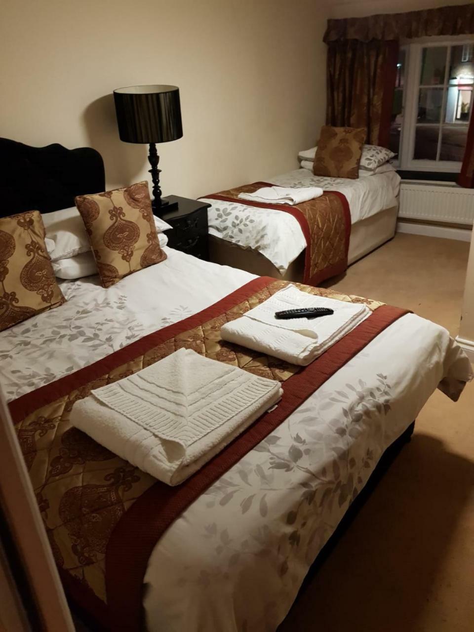 East Gate Inn Колчестър Екстериор снимка