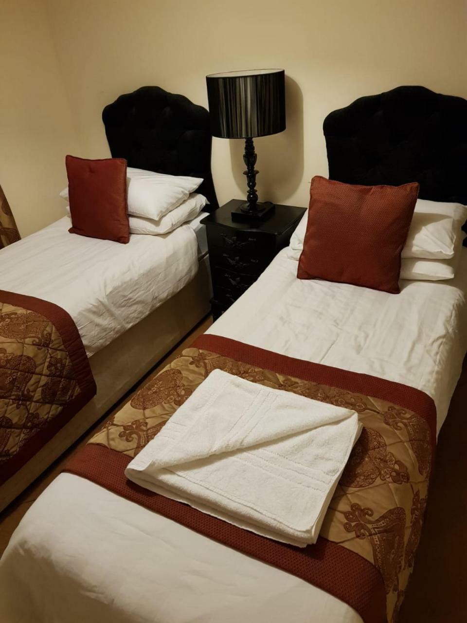 East Gate Inn Колчестър Екстериор снимка